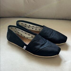 TOMS Women's Black Canvas Loafers